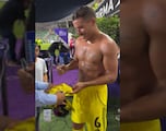 Niño “encuera” a Jonathan dos Santos
