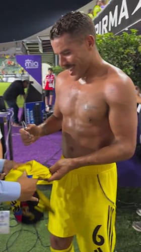 Niño “encuera” a Jonathan dos Santos