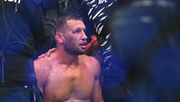 Reinier De Ridder en la esquina en su pelea con Brendan Allen.