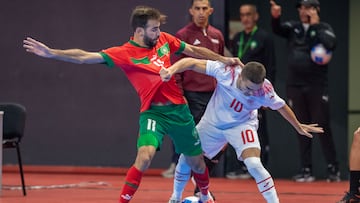 Rabat (Morocco), 19/10/2025.- Morocco's Bilal Bakkali (L) in action against Spain's Pablo Munoz (R) during the international friendly futsal match between Morocco and Spain, in Rabat, Morocco, 19 October 2025. (Futbol, Amistoso, Marruecos, España) EFE/EPA/JALAL MORCHIDI
