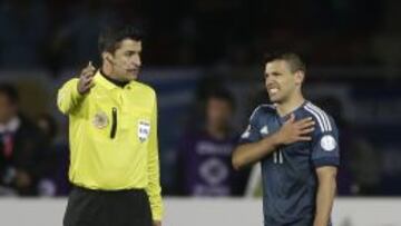 Sandro Ricci dirigi&oacute; el duelo entre Argentina y Uruguay, por la fase de grupos.