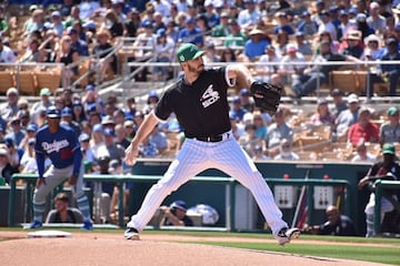 El mexicano Miguel González abrió el juego hoy por Chicago y se adjudicó la victoria en el Spring Training. ¿Le ayudó la suerte?