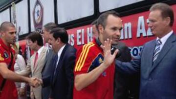 <b>CALUROSA ACOGIDA. </b>Las autoridades puertorriqueñas saludan a los jugadores de la Selección a su llegada a San Juan.