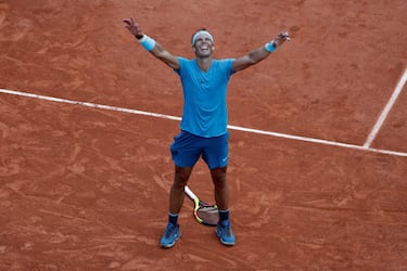 Rafa Nadal en Roland Garros 2018 ganó a Dominic Thiem por 6-4, 6-3 y 6-2.