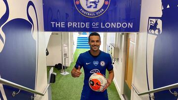 Pedro y Willian se despiden de la afici¨®n de Stamford Bridge