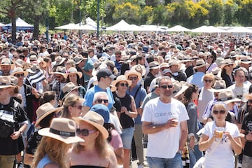 Gran ambiente minutos antes de la final de la Copa el Rey 2025 de rugby entre el Valladolid Rugby Asociaci¨®n Club e Inexo El Salvador en el estadio Jos¨¦ Zorrilla.