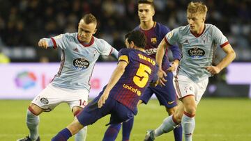 Lobotka disputa un bal&oacute;n con Busquets durante el partido de Copa entre el Celta y el Barcelona. 