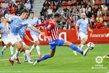 El Sporting volvió a la senda de la victoria ante el Ibiza, con protagonismo de su defensa. Insua marcó el primer gol (estrena su cuenta con el equipo rojblanco), rematando en el segundo palo una acción de estrategia de perfecta ejecución, por parte de los de Abelardo.