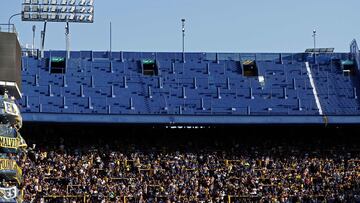View of the third stand of Boca Juniors stadium closed by judicial authorities due to structural problems prior to the Argentine Professional Football League Tournament 2023 match between Boca Juniors and Central Cordoba at La Bombonera stadium in Buenos Aires, on February 5, 2023. (Photo by ALEJANDRO PAGNI / AFP)
