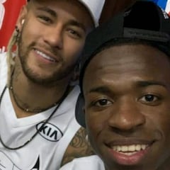 Vinicius alardea de relación con su ídolo Neymar