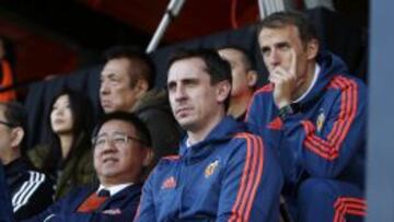 LIM, KIM y NEVILLE. Dueño, consejero y entrenador presenciaron el miércoles el partido del juvenil.