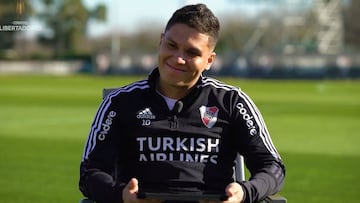 Juan Fernando Quintero se emociona al ver el gol que marcó en la final de la Copa Libertadores 2018 entre River Plate y Boca Juniors.