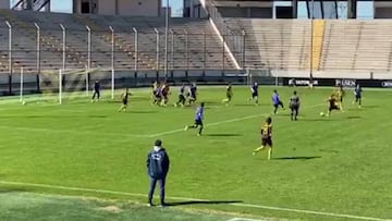 Volea y penal: el doblete del 'Plancha' Bravo en Peñarol