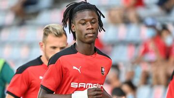 Eduardo Camavinga durante el calentamiento del Rennes previo al partido de la 3&ordf; jornada de la Ligue 1 contra el Nimes.