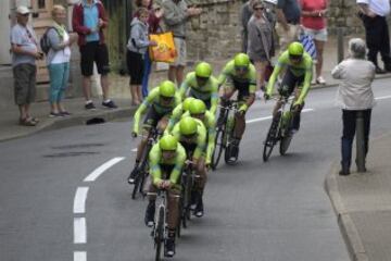 Ciclistas del equipo Cannondale-Garmin durante la etapa de hoy.