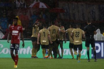 Medellín y Águilas Doradas abrieron la cuarta fecha de los cuadrangulares de Liga BetPlay, partido que estuvo detenido casi una hora por lluvia.