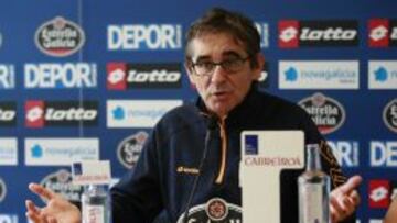 Fernando Vázquez está contento con el rendimiento del Deportivo en defensa, pero exige a los suyos que den más en ataque.