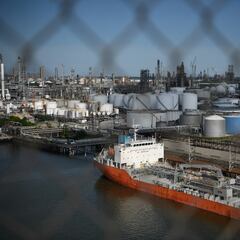 How would a port strike along the East Coast affect the US economy?