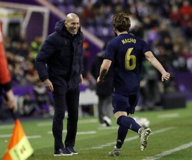 Zidane cautious as Real Madrid go top: "There's a long way to go"
