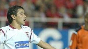 <B>SIN ESTRENAR</B>. El argentino Saviola sigue sin anotar su primer tanto en la presente Liga. En esta ocasión los goles corrieron a cargo de Adriano y Maresca, de penalti.