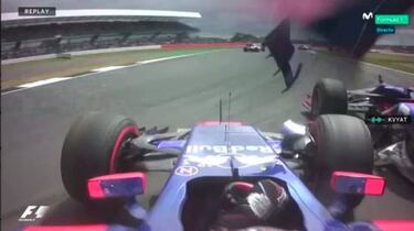 Sainz estalla: "Decidle a Kvyat que ha hecho un buen trabajo"