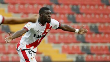 Nteka celebra un gol con el Rayo.