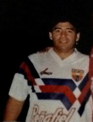 10 Cracks que se han puesto playeras de equipos de Liga MX