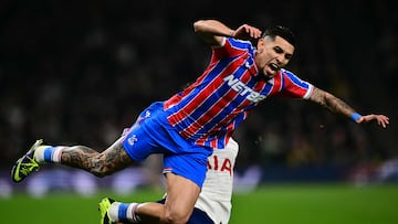 Crystal Palace's Colombian defender #02 Daniel Munoz is tackled by Tottenham Hotspur's Brazilian defender #38 Joao Victor de Souza Menezes during the English Premier League football match between Tottenham Hotspur and Crystal Palace at the Tottenham Hotspur Stadium in London, on March 5, 2026. (Photo by Ben STANSALL / AFP) / RESTRICTED TO EDITORIAL USE. No use with unauthorized audio, video, data, fixture lists, club/league logos or 'live' services. Online in-match use limited to 120 images. An additional 40 images may be used in extra time. No video emulation. Social media in-match use limited to 120 images. An additional 40 images may be used in extra time. No use in betting publications, games or single club/league/player publications. /