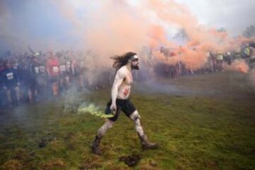 La carrera Tough Guy, se celebra desde 1987 en Inglaterra y desafía a sus participantes a recorrer 15km llenos de los obstáculos, donde hasta los más expertos se quedan en el camino. 