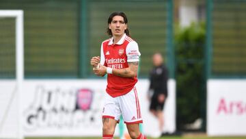 Bellerín, con el brazalete, en el primer amistoso del Arsenal.