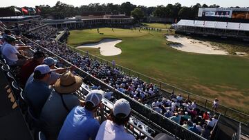 PINEHURST, NORTH CAROLINA - JUNE 13: Rory McIlroy of Northern Ireland putts on the 18th green during the first round of the 124th U.S. Open at Pinehurst Resort on June 13, 2024 in Pinehurst, North Carolina. Gregory Shamus/Getty Images/AFP (Photo by Gregory Shamus / GETTY IMAGES NORTH AMERICA / Getty Images via AFP)