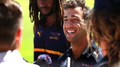 Daniel Ricciardo, piloto de Red Bull, atiende a la prensa en un acto en Perth, Australia.