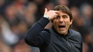 Tottenham Hotspur's Italian head coach Antonio Conte gestures on the touchline during the English Premier League football match between Tottenham Hotspur and Nottingham Forest at Tottenham Hotspur Stadium in London, on March 11, 2023. (Photo by JUSTIN TALLIS / AFP) / RESTRICTED TO EDITORIAL USE. No use with unauthorized audio, video, data, fixture lists, club/league logos or 'live' services. Online in-match use limited to 120 images. An additional 40 images may be used in extra time. No video emulation. Social media in-match use limited to 120 images. An additional 40 images may be used in extra time. No use in betting publications, games or single club/league/player publications. / 