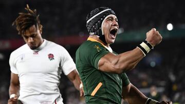 Cheslin Kolbe celebra un ensayo durante la final de la Copa del Mundo de Rugby entre Sud&aacute;frica, los Springboks, e Inglaterra.