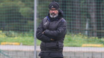 Cervera, entrenador del Cádiz, durante un entrenamiento