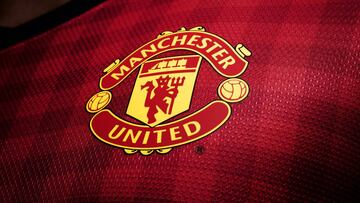 Man United 19-20 season shirt offered online before error spotted