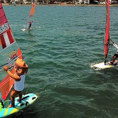 La mascota de Lima 2019 'lideró' una regata en Paracas