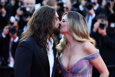 Heidi Klum y Tom Kaulitz, guitarrista de Tokio Hotel, forman una pareja consolidada desde que confirmaron su relación en 2018. Se casaron en febrero de 2019 en secreto y posteriormente celebraron una gran boda en Capri, Italia. A pesar de los 16 años de diferencia de edad, muestran gran complicidad en redes sociales.