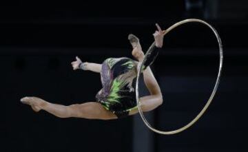 Laura Halford durante su ejercicio de gimnasia rítmica en los Commonwealth Games 2014.