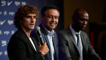 Bartomeu y Abidal el d&iacute;a de la presentaci&oacute;n de Griezmann. 