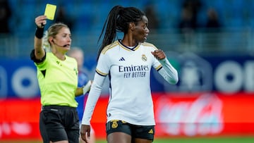 Oslo (Norway), 18/10/2023.- Real Madrid's Naomie Feller receives a yellow card during the UEFA Women's Champions League qualifying round soccer match between Valerenga and Real Madrid at the Intility stadium in Oslo, Norway, 18 October 2023. (Liga de Campeones, Noruega) EFE/EPA/Cornelius Poppe NORWAY OUT
