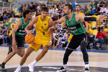 El Joventut pasa el rodillo por Gran Canaria