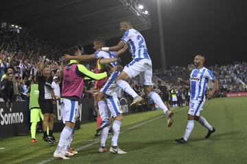 Ya en la actual temporada, el Leganés logró que el primer gigante mordiera el polvo en Liga como visitante de Butarque cuando, el 26 de septiembre de 2018, ganó al Barça 2-1, remontada incluida. Coutinho abrió el marcador, pero el Leganés, en menos de dos minutos, remontó el resultado gracias a los tantos de El Zhar y Óscar Rodríguez. Cuéllar y dos paradones épicos en el tramo final del partido consolidaron un triunfo para el recuerdo por ser el primero que los pepineros lograban ante uno de los grandes grandes en su estadio.