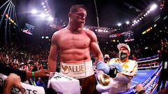 Canelo Alvarez tras noquear a Caleb Plant.