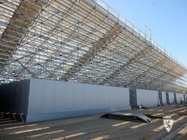 El Real Zaragoza jugará como local las dos próximas temporadas en un campo prefabricado de 20.103 asientos, que permitirá recortar notablemente los plazos de entrega de la Nueva Romareda.

