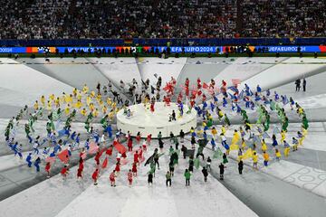 Espectáculo audiovisual en el evento que abre la competición europea en el Alliance Arena en Munich.