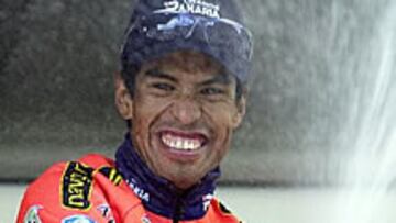 <B>VENCEDOR.</B> El ciclista mexicano Julio Alberto Pérez Cuapio (Panaria) se impuso en la decimosexta etapa del Giro de Italia.