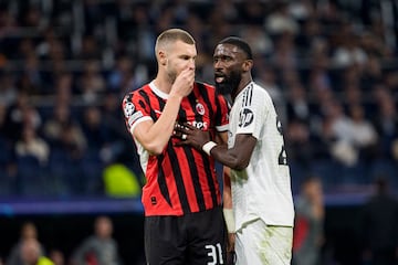 Además, Antonio Rüdiger tuvo sus más y sus menos con el jugador del Milan, Strahinja Pavlovic.