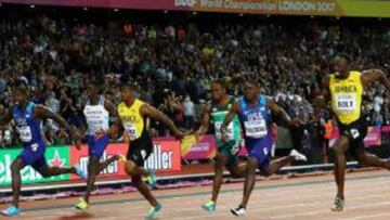 Justin Gatlin vence en los 100 metros del Mundial de Londres por delante de Chris Coleman y de Usain Bolt.