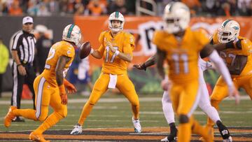 CINCINNATI, OH - SEPTEMBER 29: Ryan Tannehill #17 of the Miami Dolphins drops back to throw a pass during the third quarter of the game against the Cincinnati Bengals at Paul Brown Stadium on September 29, 2016 in Cincinnati, Ohio.   John Grieshop/Getty Images/AFP
 == FOR NEWSPAPERS, INTERNET, TELCOS &amp; TELEVISION USE ONLY ==